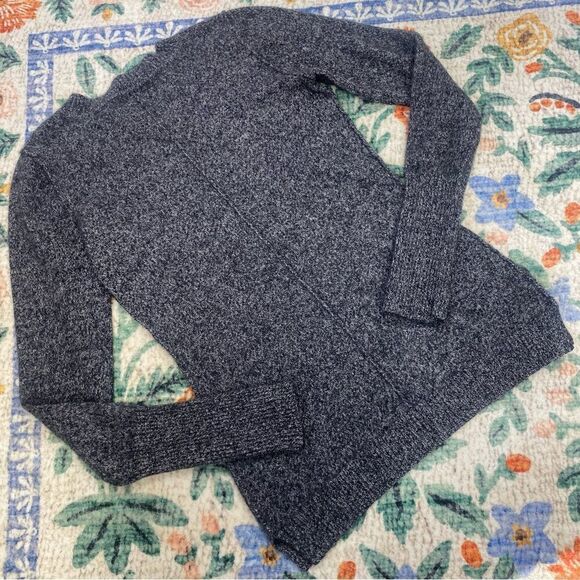 Like New💖 100% Cashmere Black Marled Sweater Size Small - Picture 4 of 4